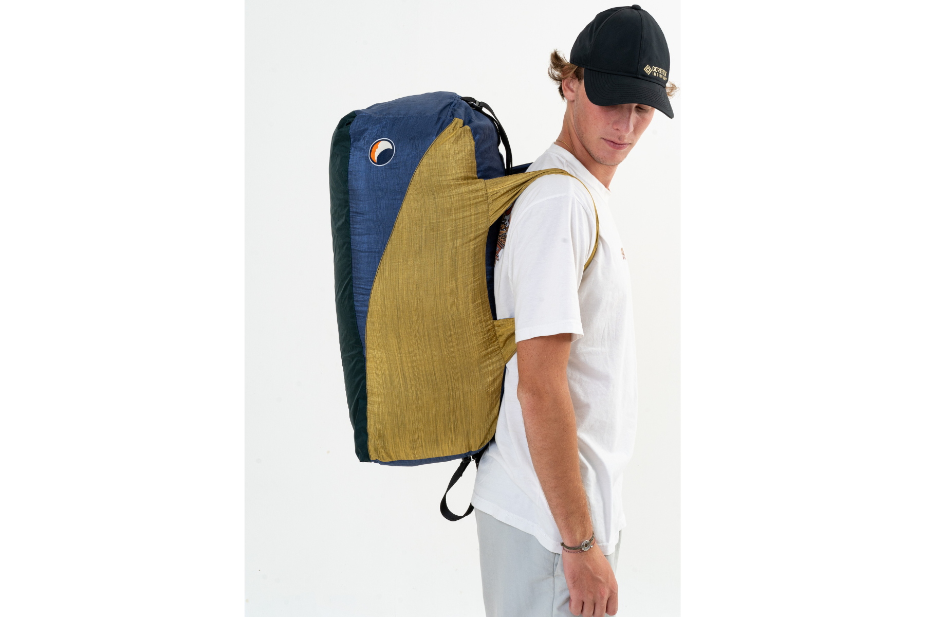 MOON CARRIER – Foldable, super-lightweight duffle bag (40 L)