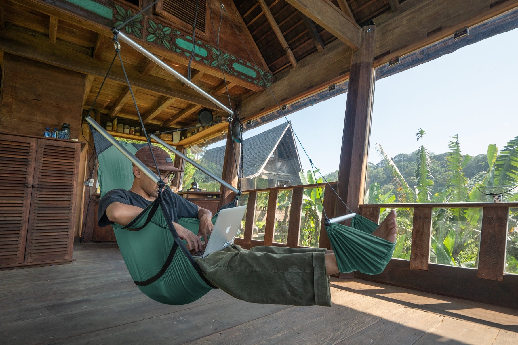 MOON CHAIR – Compact Hanging Chair for Travel & Camping