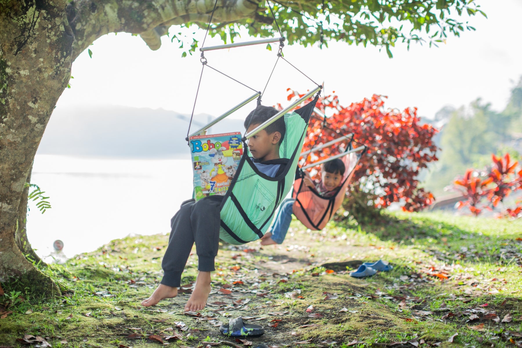 MINI MOON CHAIR – Lightweight Hanging Chair for Kids