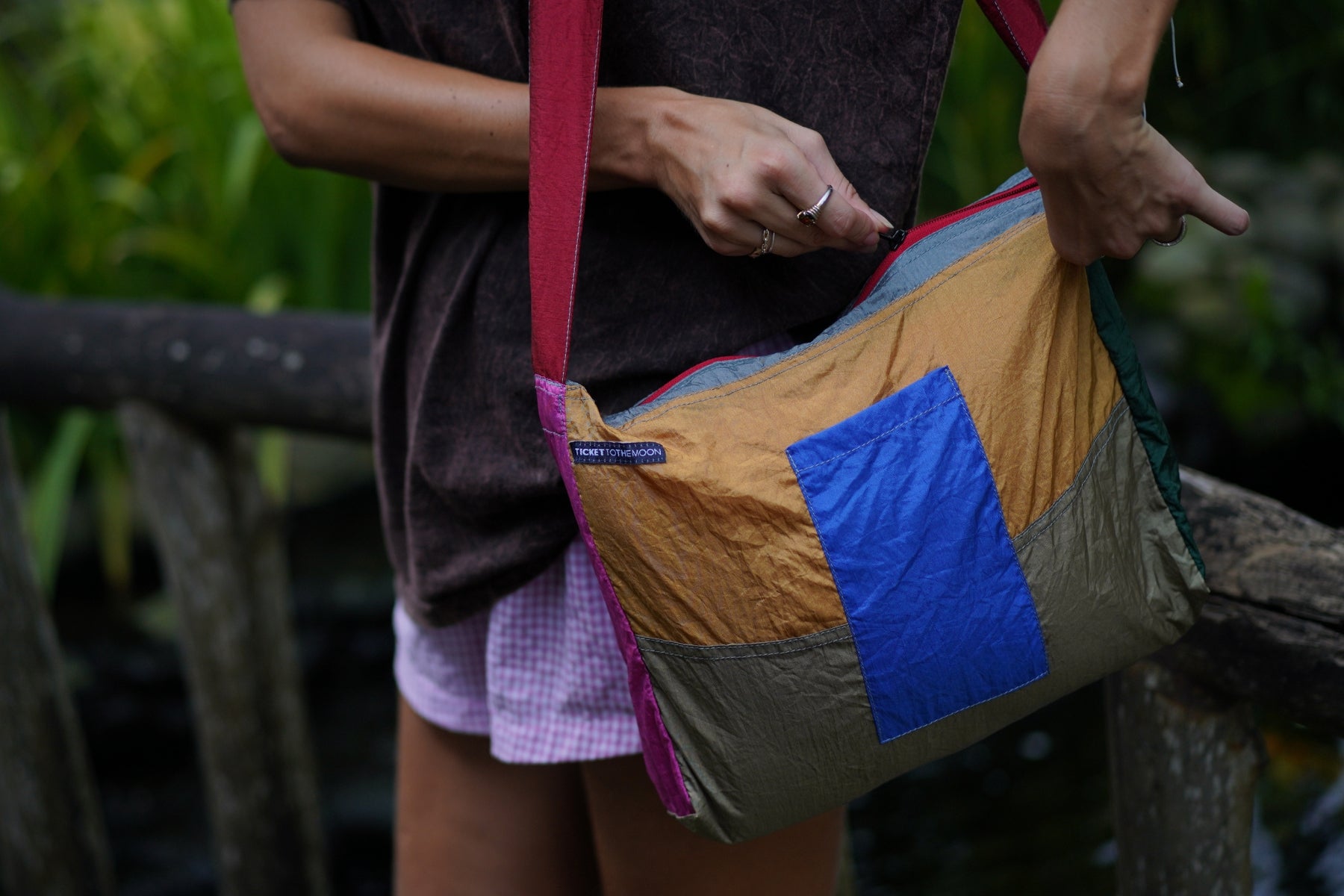 ZIPPER BAG - Compact shoulder bag with zipper