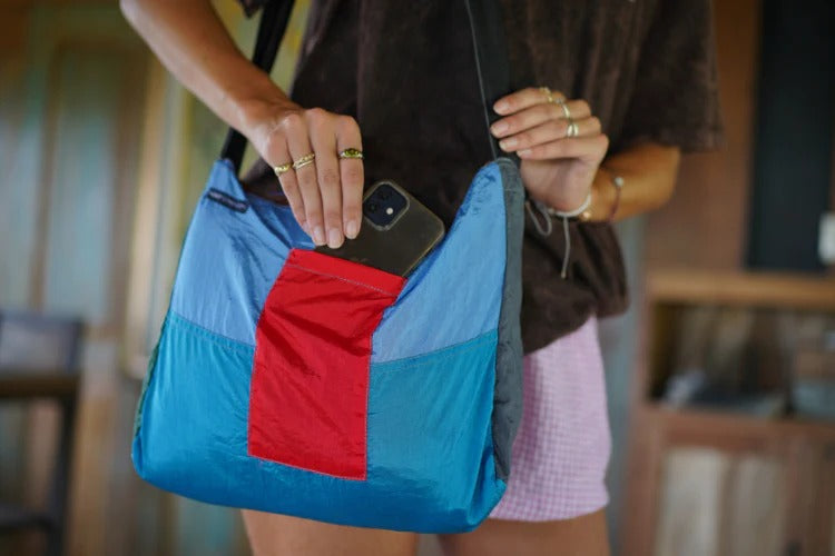 Zipper Bag 10L – Unique Upcycled Laptop Bag & Travel Tote