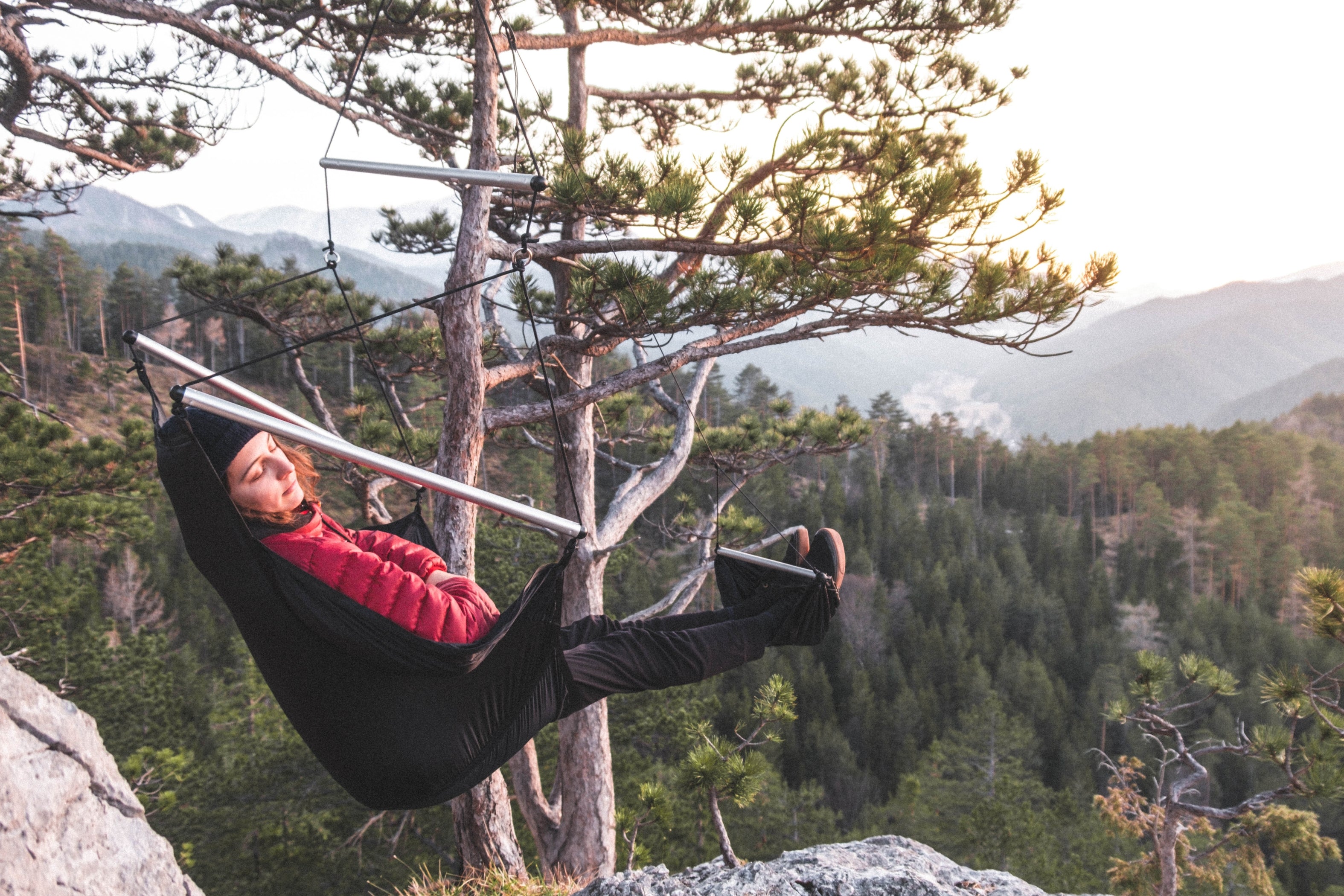 MOON CHAIR – Compact Hanging Chair for Travel & Camping