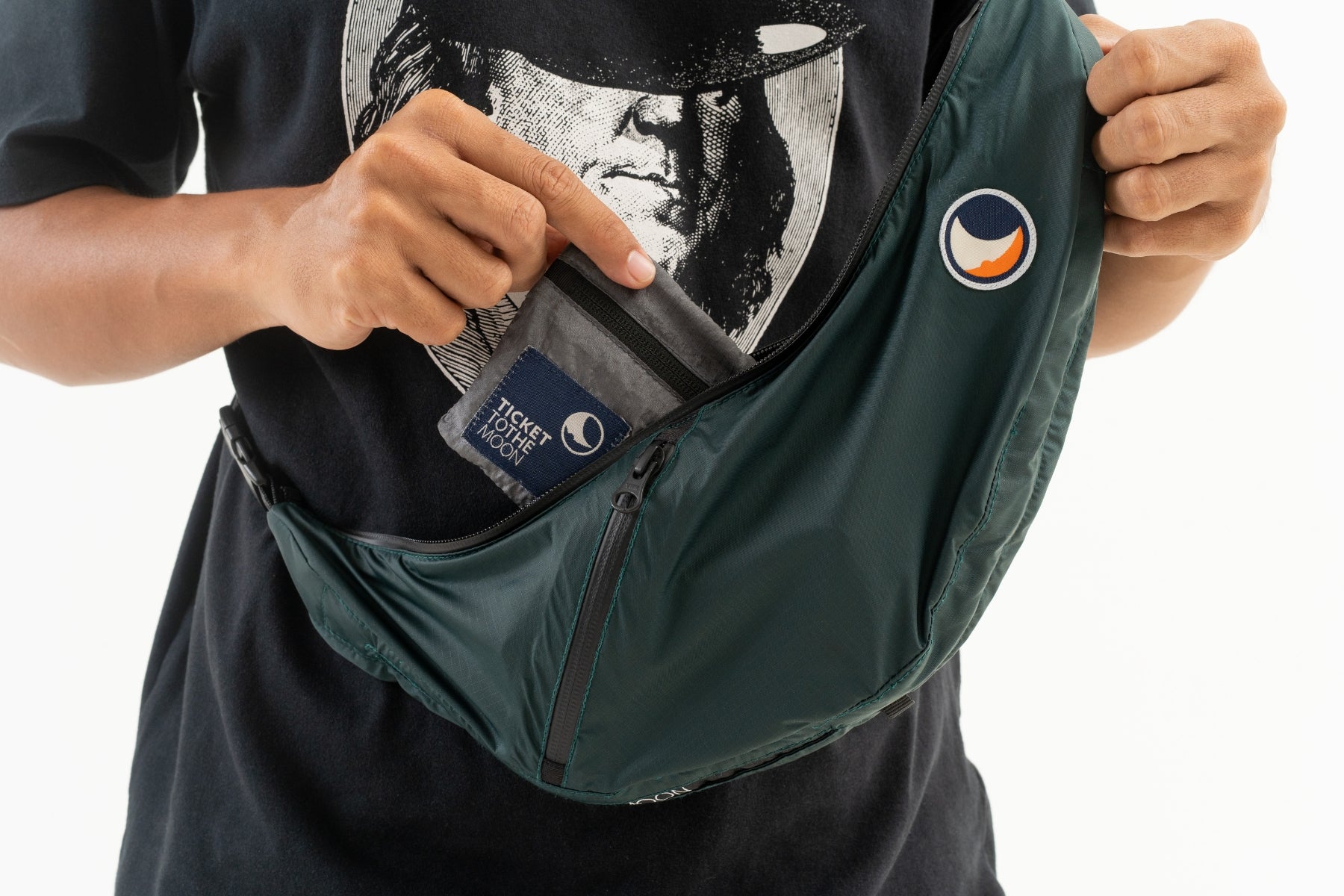 SLING BAG WATER RESISTANT