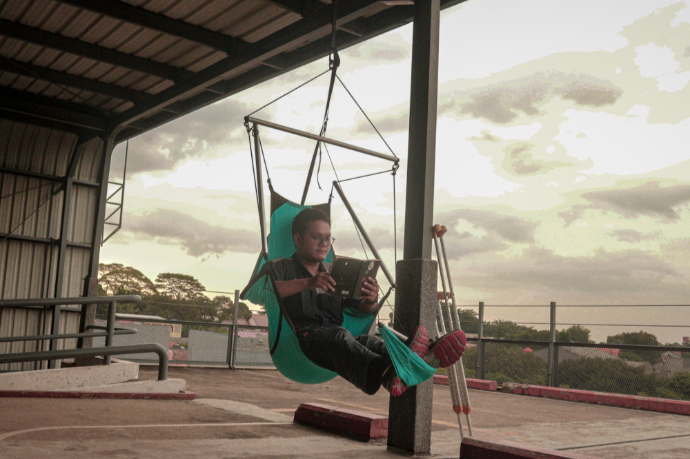 HANGING CHAIR - Moon Chair