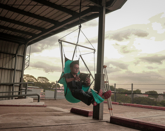 HANGING CHAIR